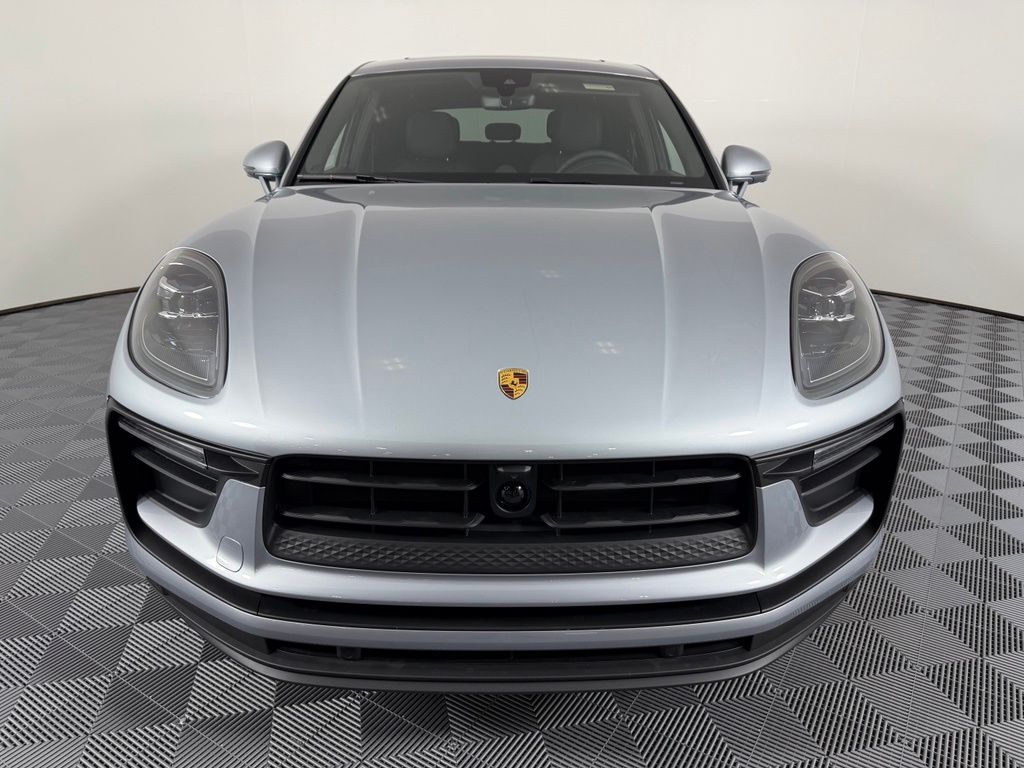 Thumbnail: 2026 Porsche Macan - 8
