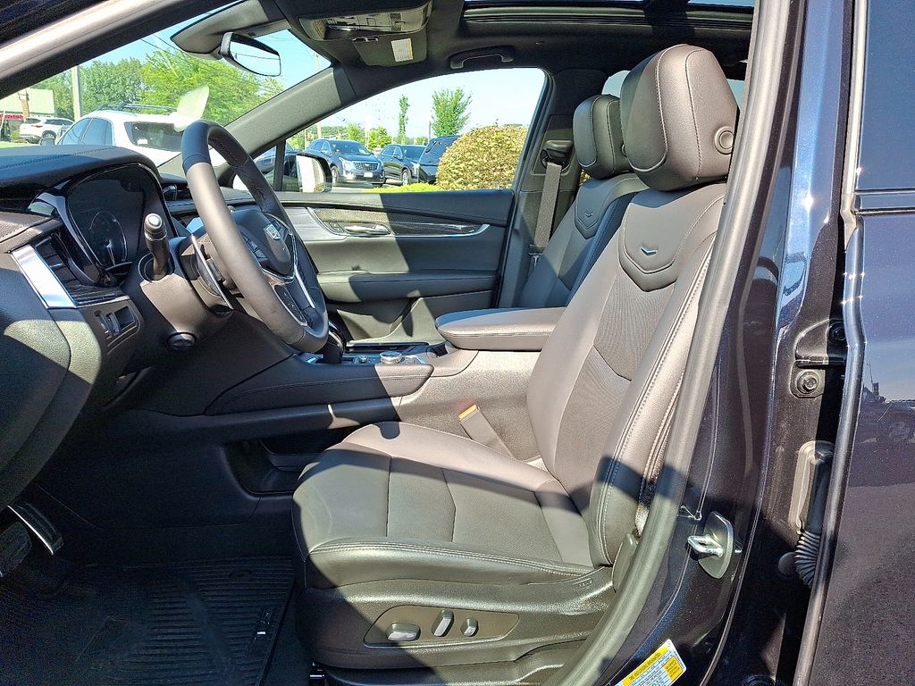 Thumbnail: 2022 Cadillac XT5 - 14