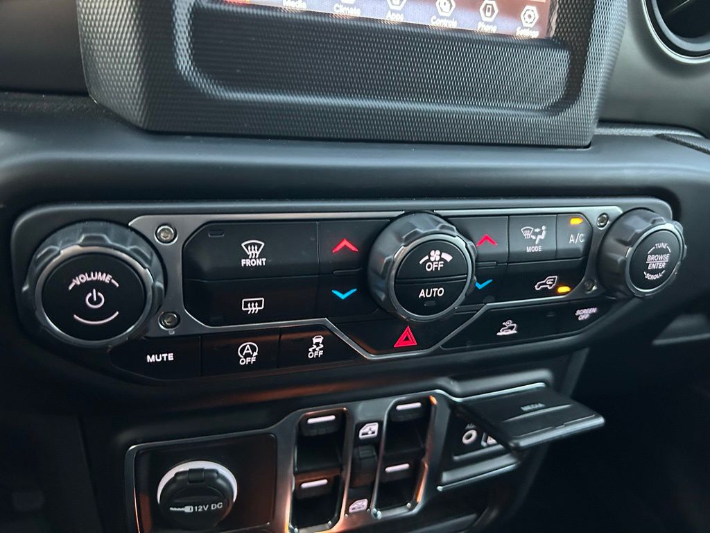 Thumbnail: 2023 Jeep Gladiator - 24