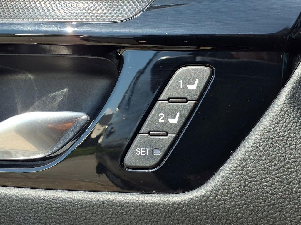 Used 2023  Honda EX-L image 23