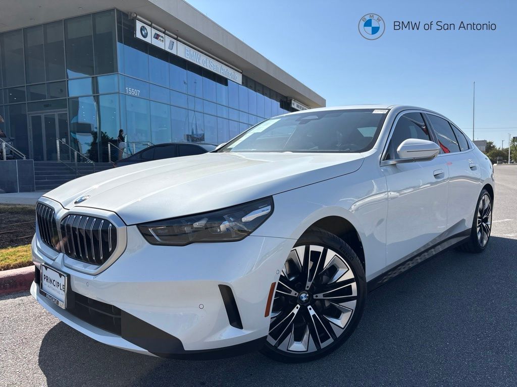 Mineral White Metallic 2025 BMW 5 Series Sedan Rear-Wheel Drive 8-Speed Automatic