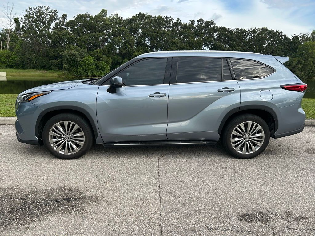 Thumbnail: 2022 Toyota Highlander - 2