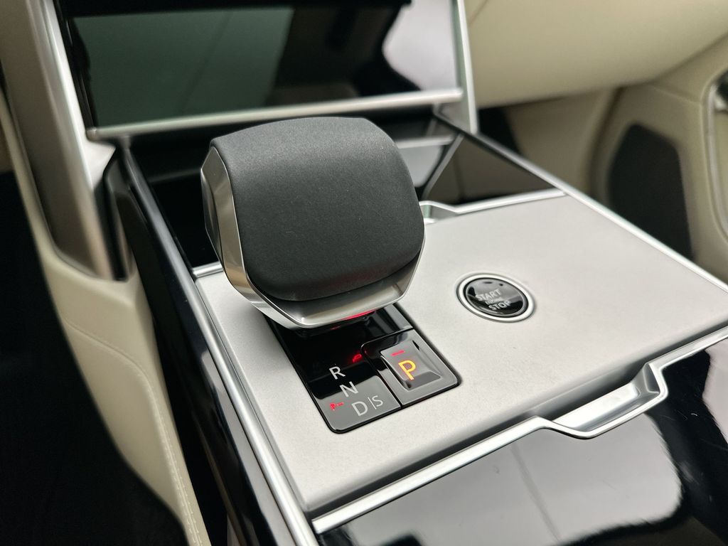 Thumbnail: 2025 Land Rover Range Rover - 24