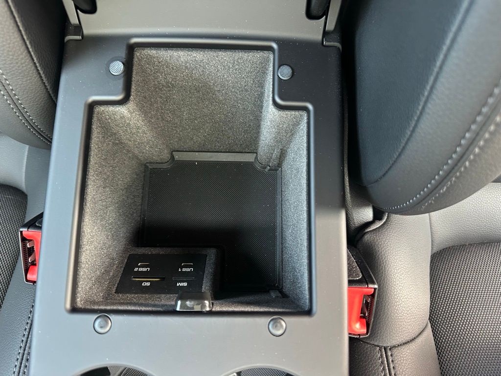 Thumbnail: 2023 Porsche Macan - 25