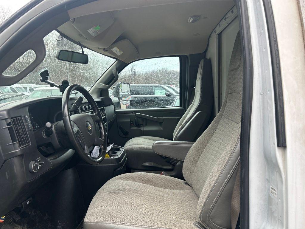 2022 Chevrolet Express 3500 Work Van - 9