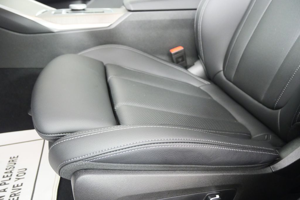 Thumbnail: 2025 BMW 3 Series - 9