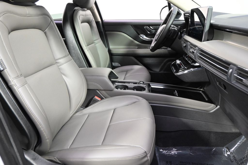 New 2026 White Lincoln Premiere image 16