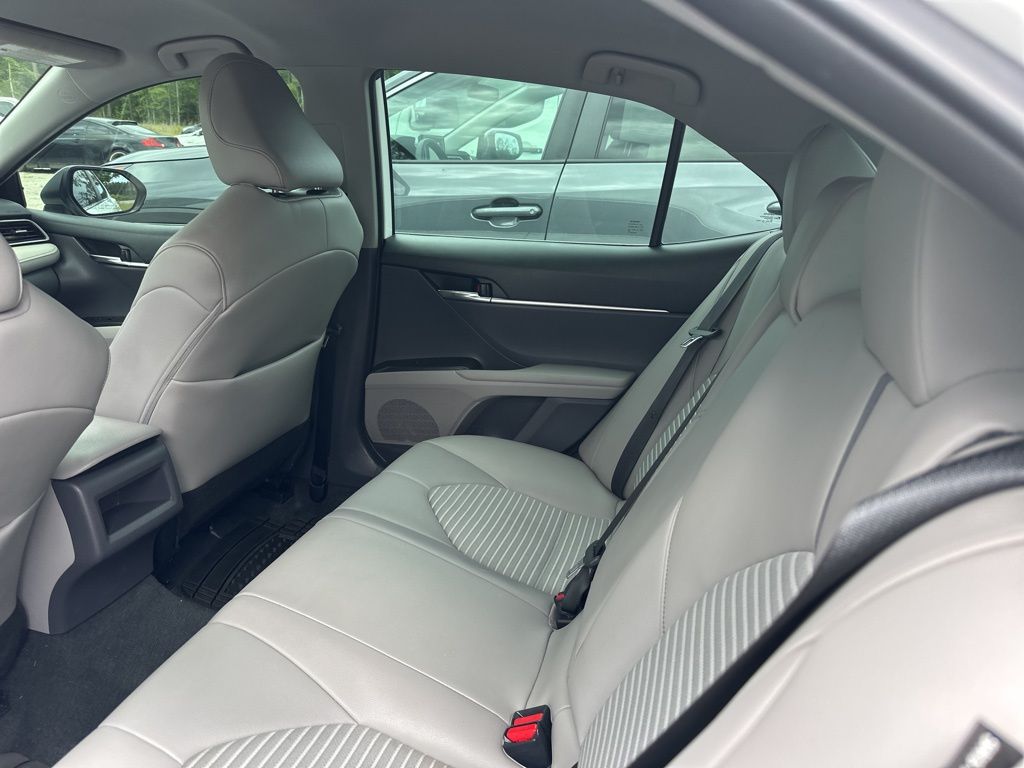 2022 Wind Chill Pearl Toyota Camry SE FWD Sedan