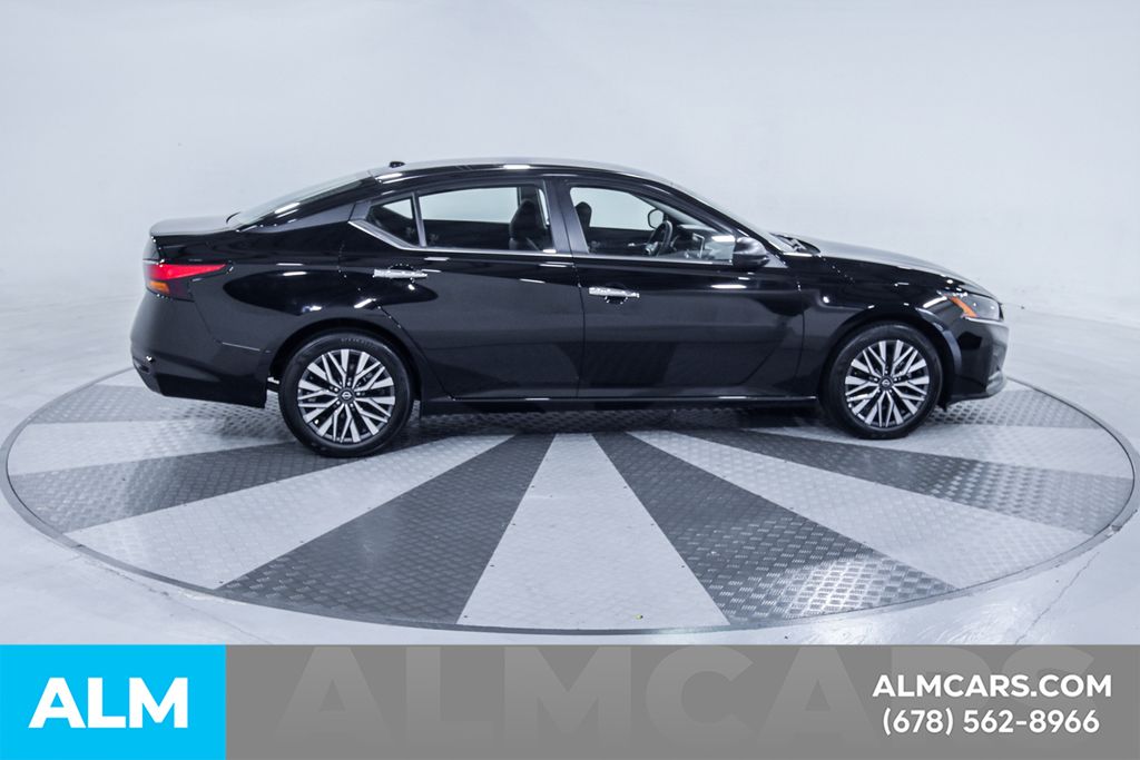 Used 2025 Black Nissan 2.5 SV image 11