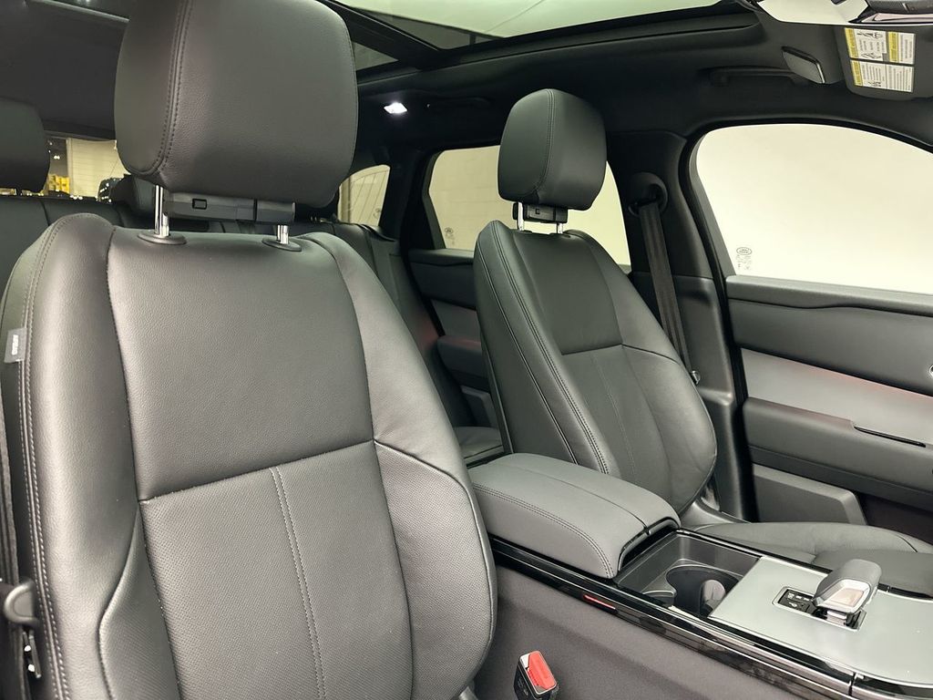 Thumbnail: 2025 Land Rover Range Rover Velar - 4