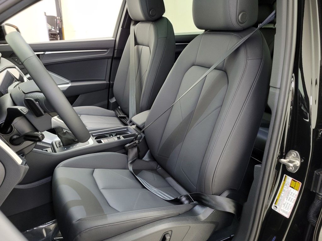 Thumbnail: 2025 Audi Q3 - 25