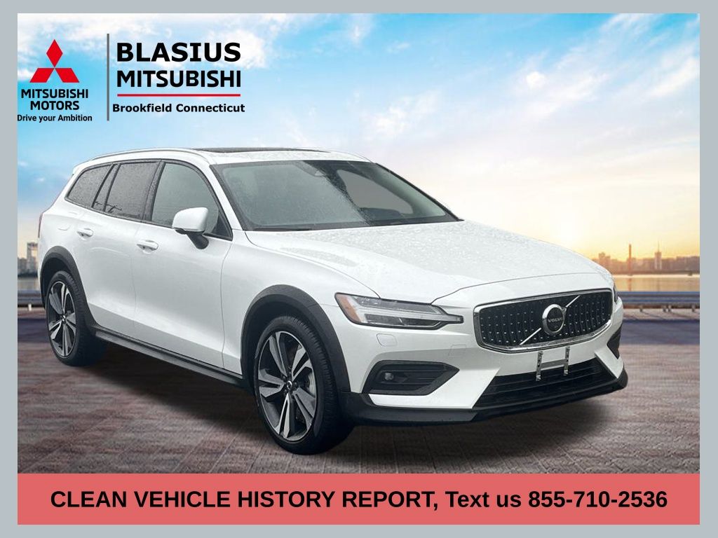 2025 Volvo V60 Cross Country B5 Plus AWD