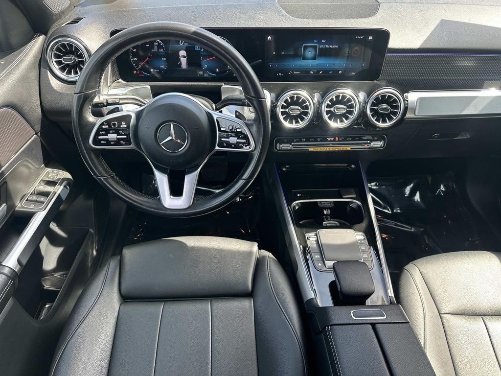 Thumbnail: 2022 Mercedes-Benz GLB - 30