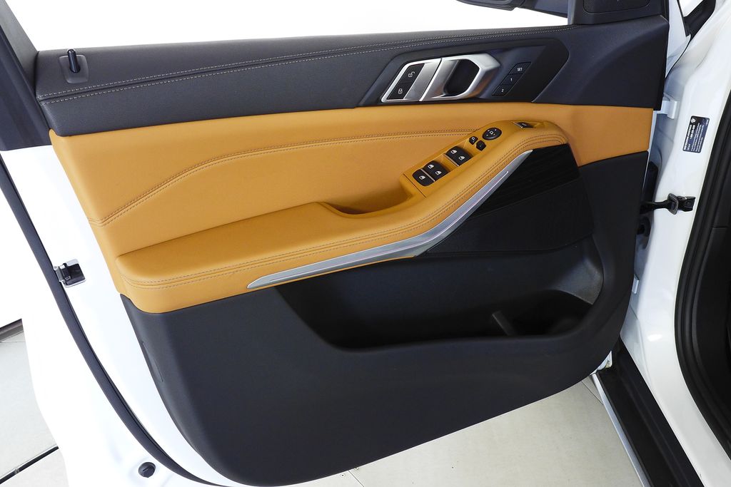 Thumbnail: 2023 BMW X5 - 11