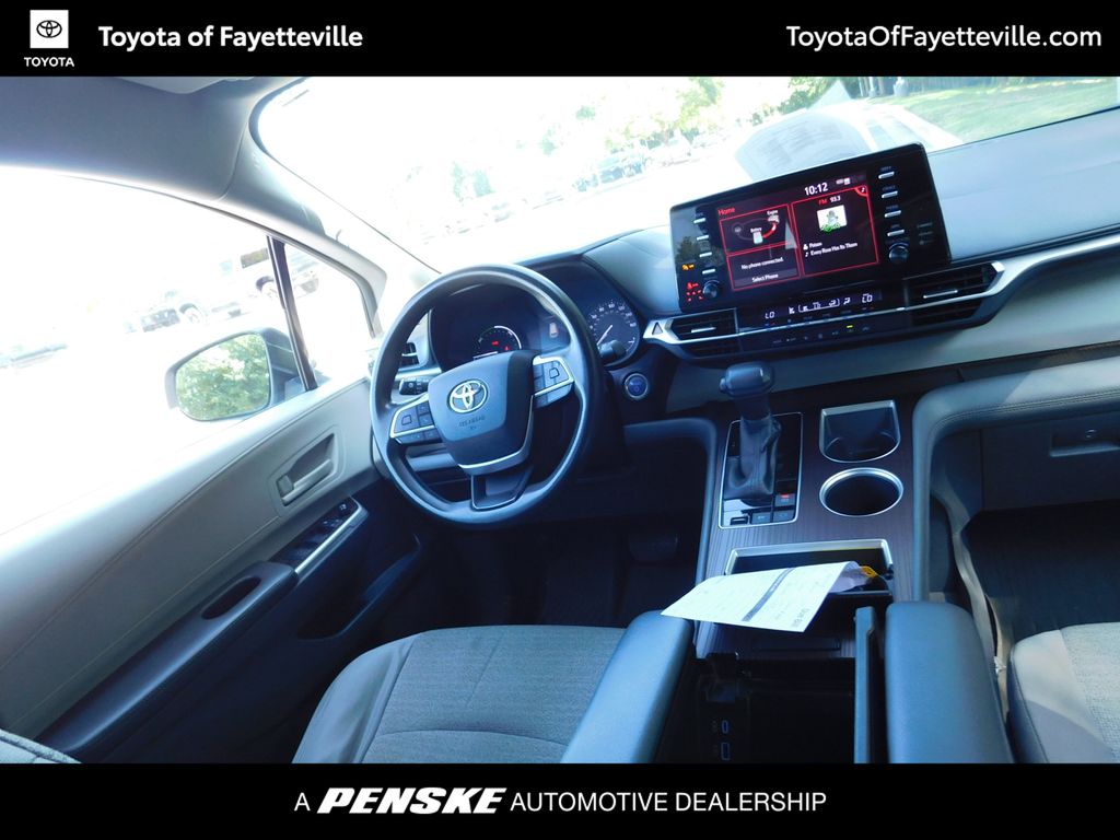 Thumbnail: 2021 Toyota Sienna - 6