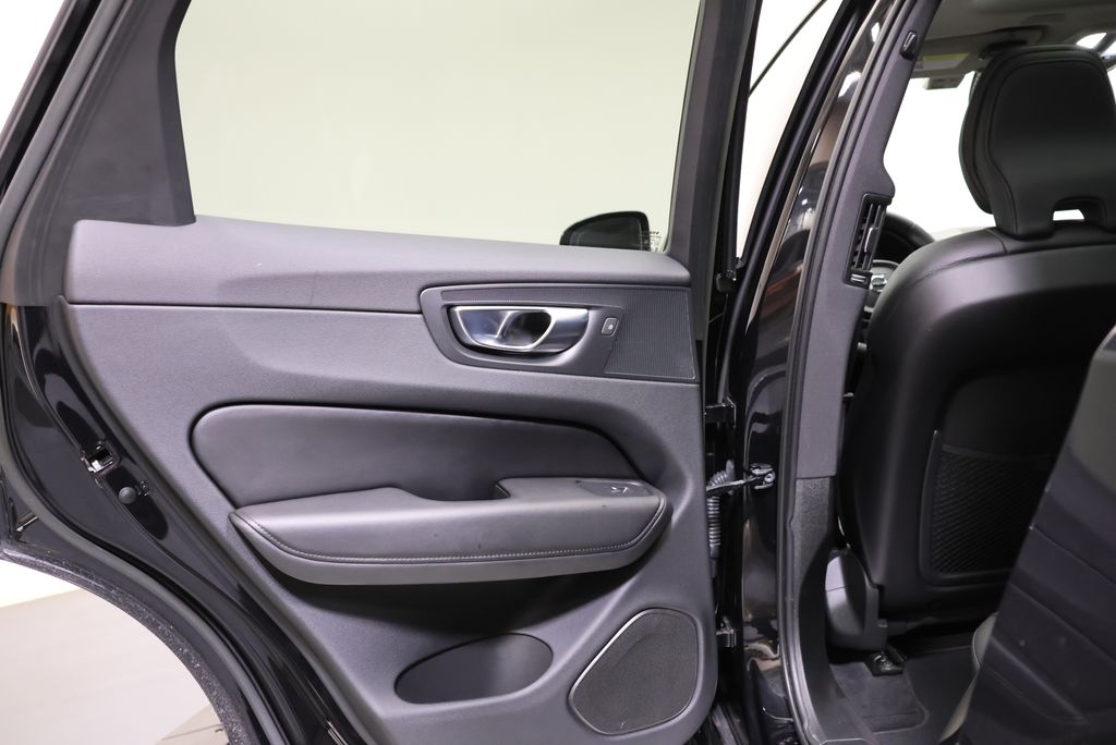 Thumbnail: 2023 Volvo XC60 - 32