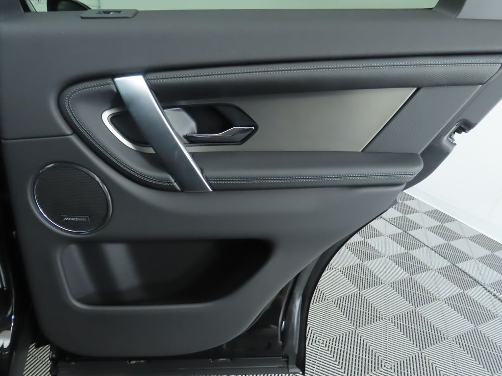 Thumbnail: 2024 Land Rover Discovery Sport - 29