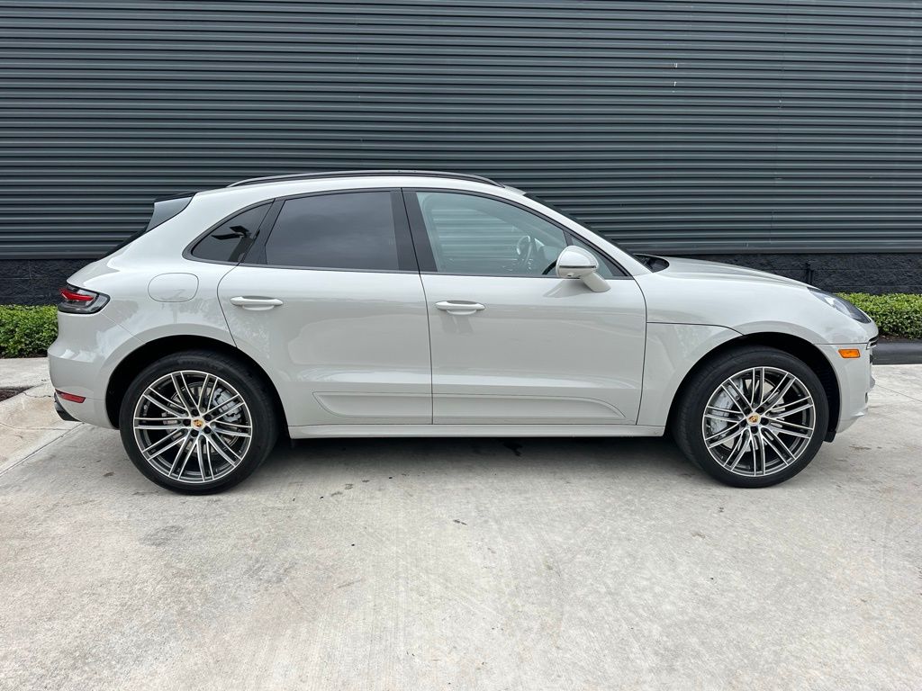 Thumbnail: 2021 Porsche Macan - 10