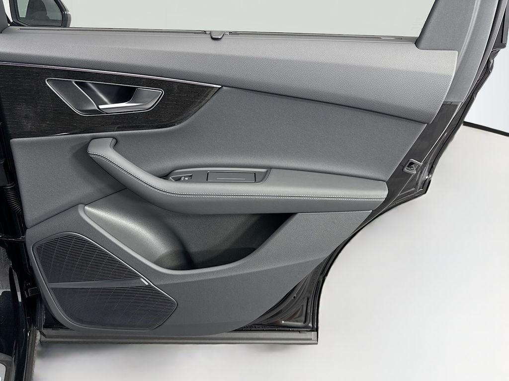 Thumbnail: 2026 Audi Q7 - 26