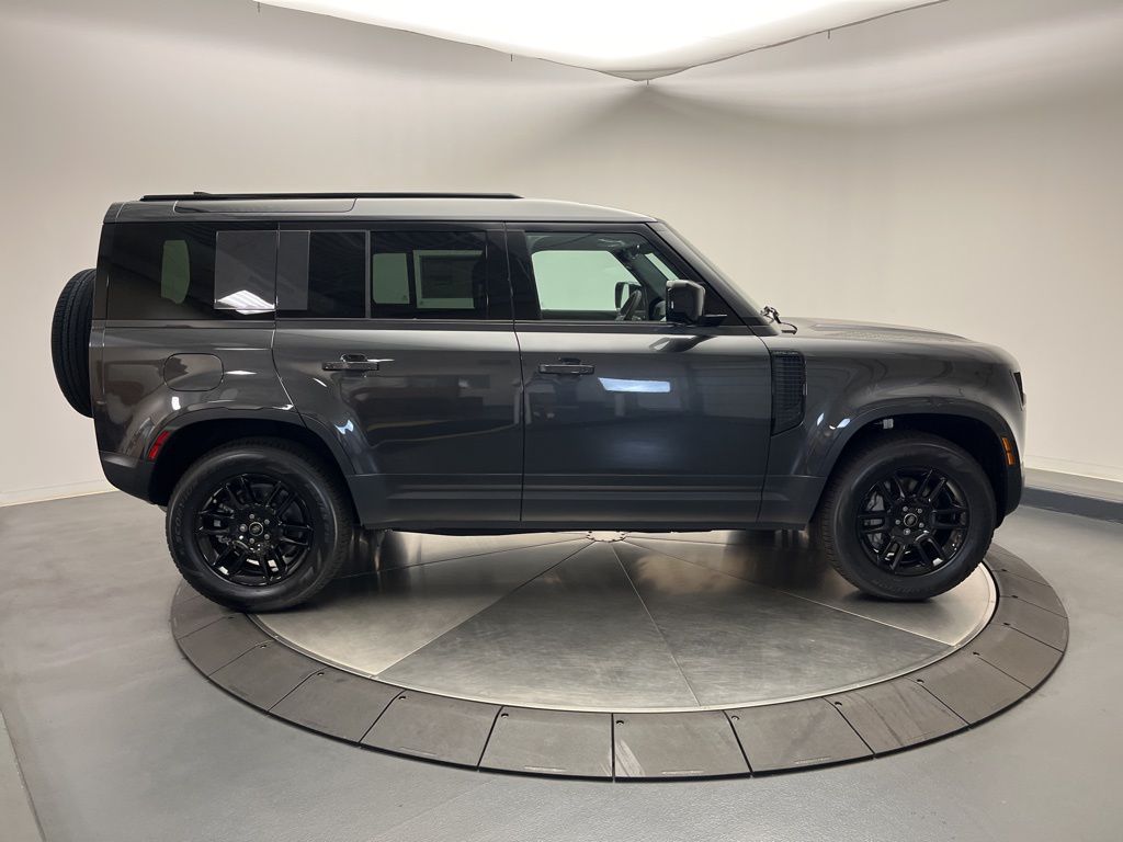 Thumbnail: 2025 Land Rover Defender - 5
