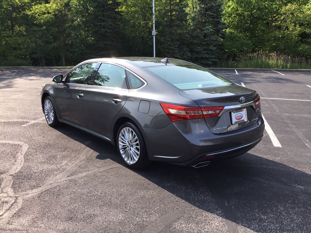 2018 Toyota Avalon Limited 3