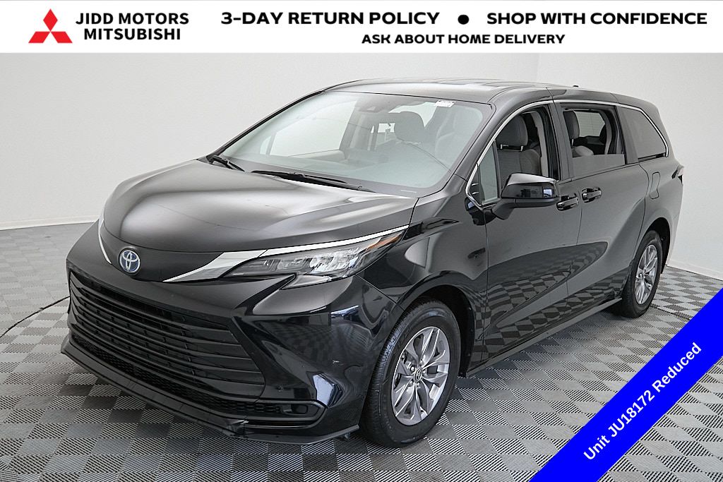2024 Toyota Sienna LE 8-Passenger FWD