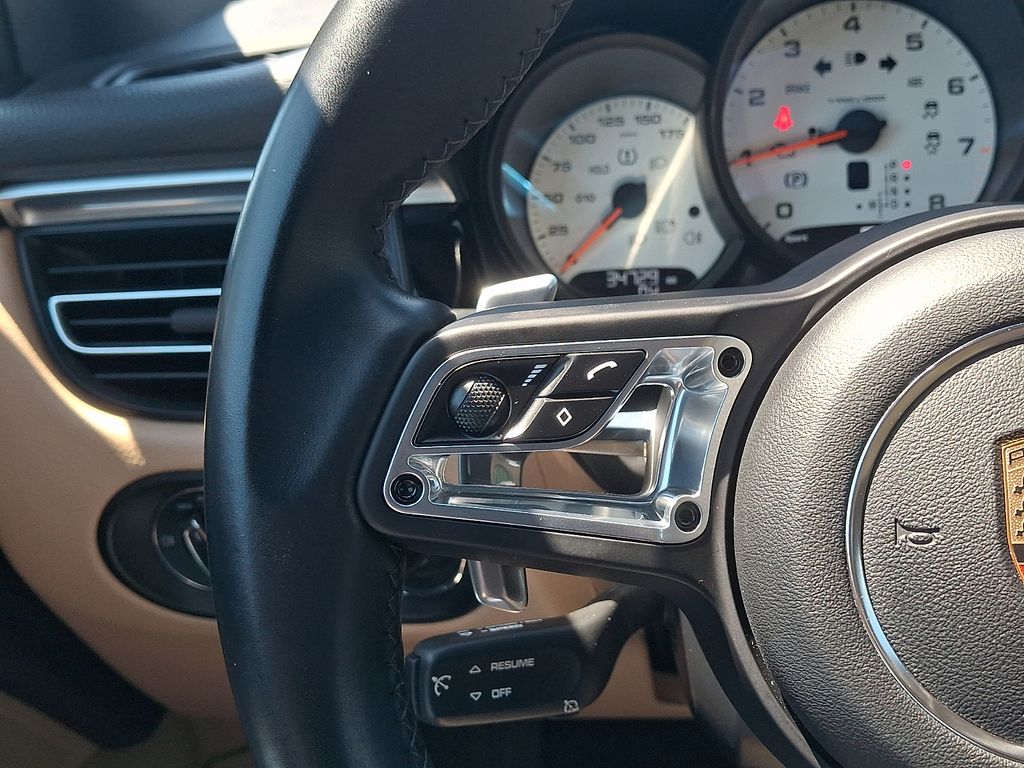 Thumbnail: 2019 Porsche Macan - 25