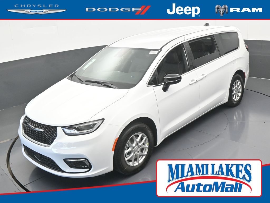 2025 Chrysler Pacifica Select's photo