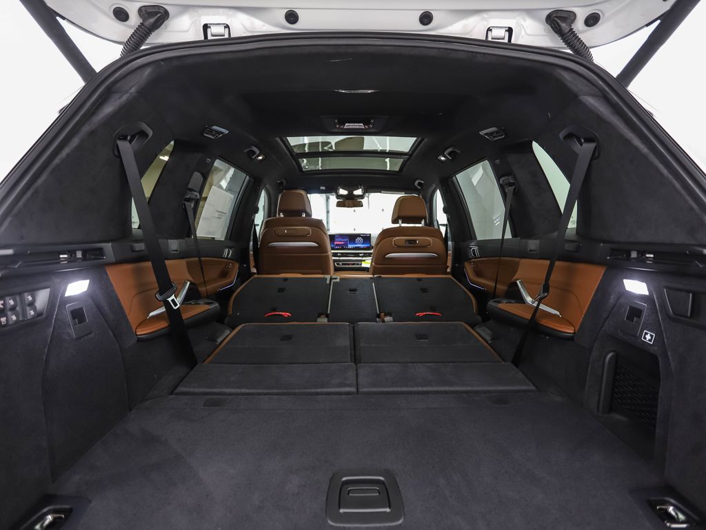 Thumbnail: 2026 BMW X7 - 30