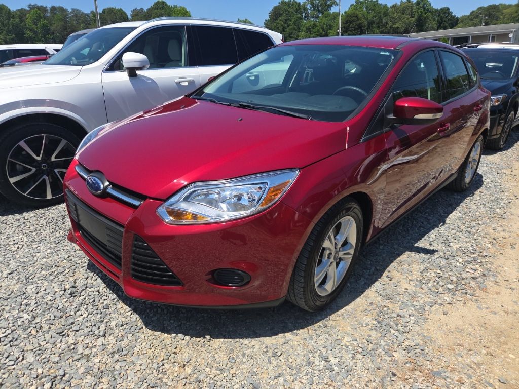Ruby Red Metallic 2013 Ford Focus SE Hatchback Hatchback Front-Wheel Drive 6-Speed Automatic