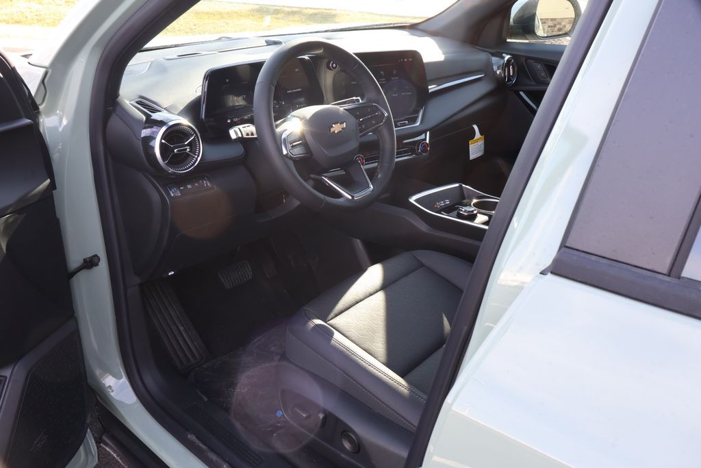 Thumbnail: 2026 Chevrolet Equinox - 13