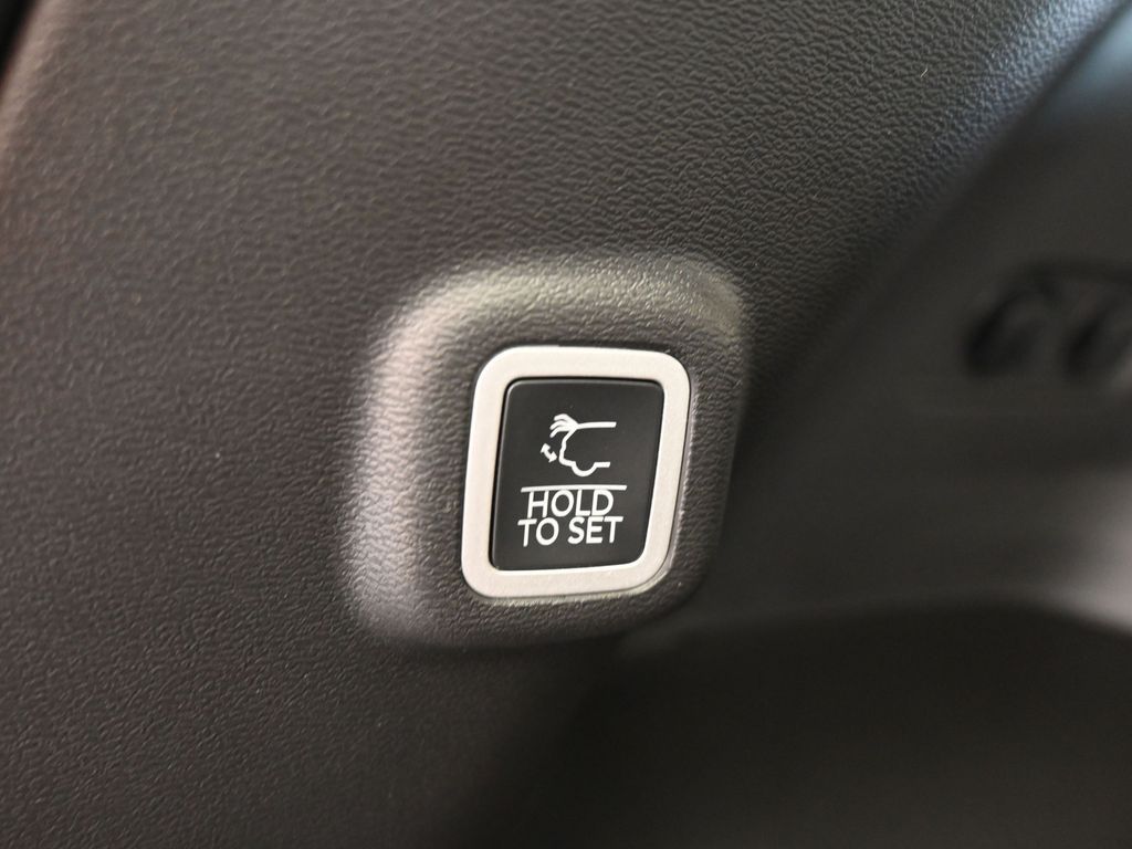 New 2026 Silver Zynith Clearcoat Jeep Overland image 39