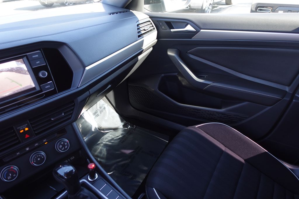 Used 2023 Silver Volkswagen 1.5T Sport image 21