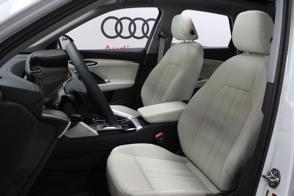 Thumbnail: 2025 Audi Q5 - 13