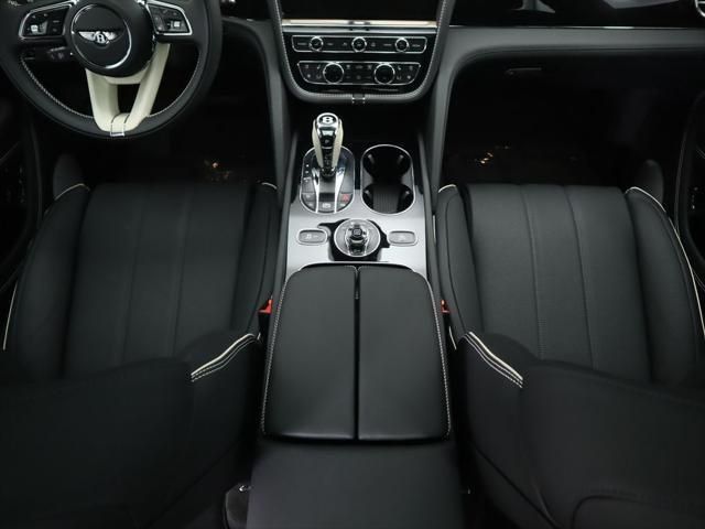 Thumbnail: 2025 Bentley Bentayga - 17