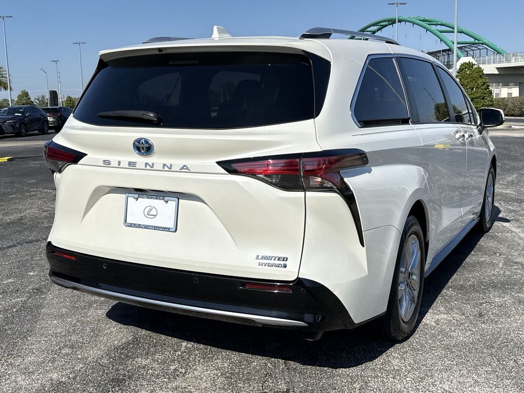 Thumbnail: 2021 Toyota Sienna - 11