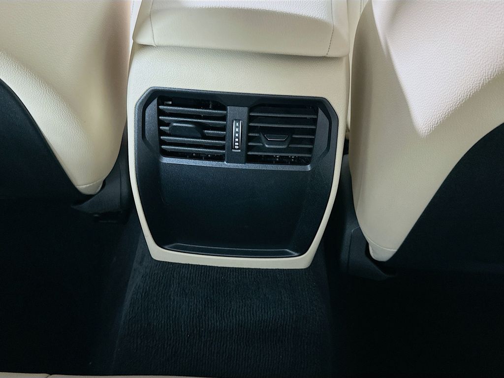 Thumbnail: 2025 BMW 4 Series - 26