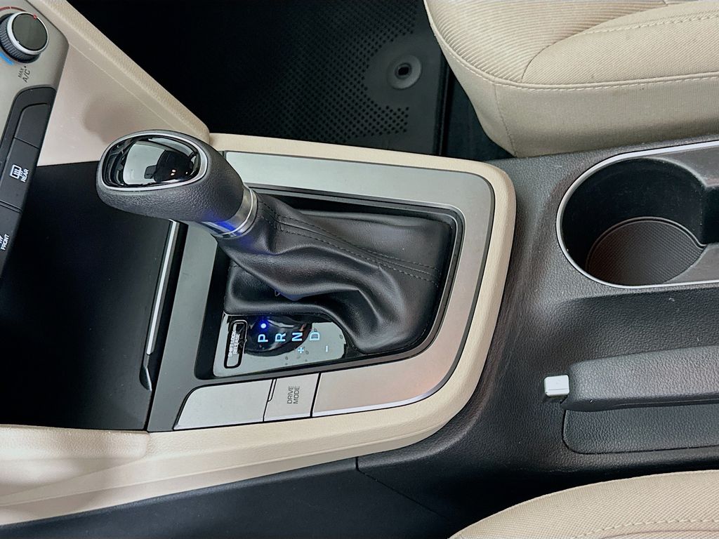 Thumbnail: 2018 Hyundai Elantra - 16