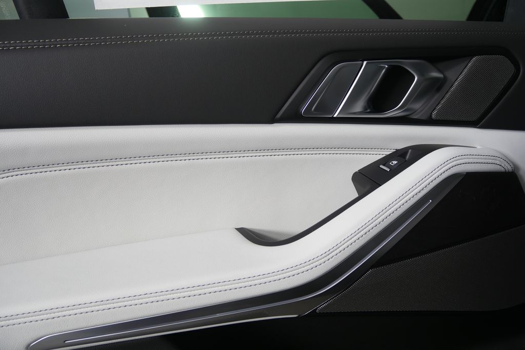 Thumbnail: 2026 BMW X5 - 13