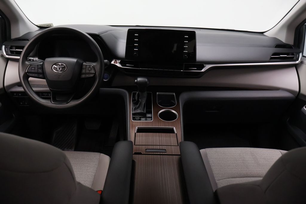 Thumbnail: 2023 Toyota Sienna - 23