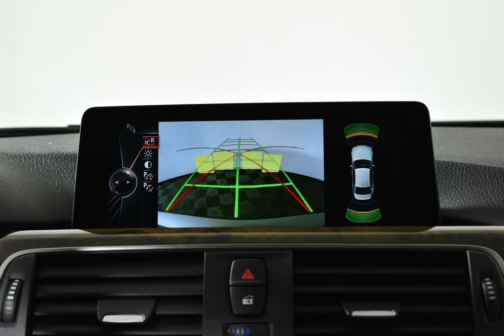 Thumbnail: 2016 BMW 3 Series - 22