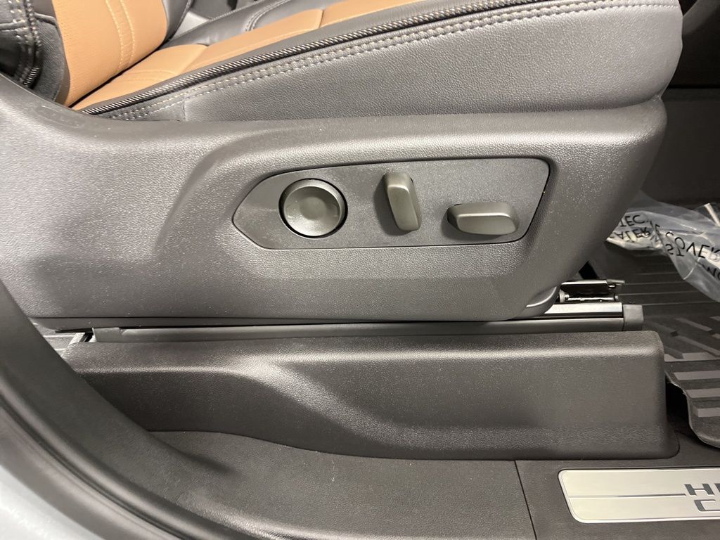 2025 Chevrolet Silverado 2500 High Country 8