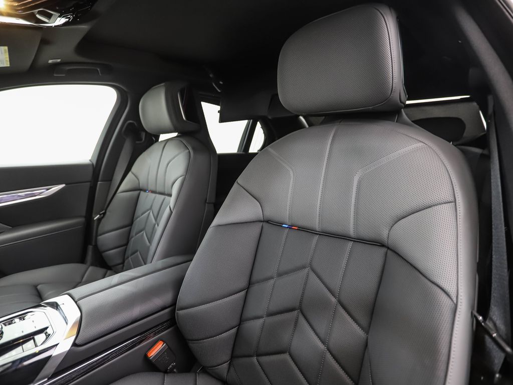 2025 BMW 7 Series 750e xDrive 12