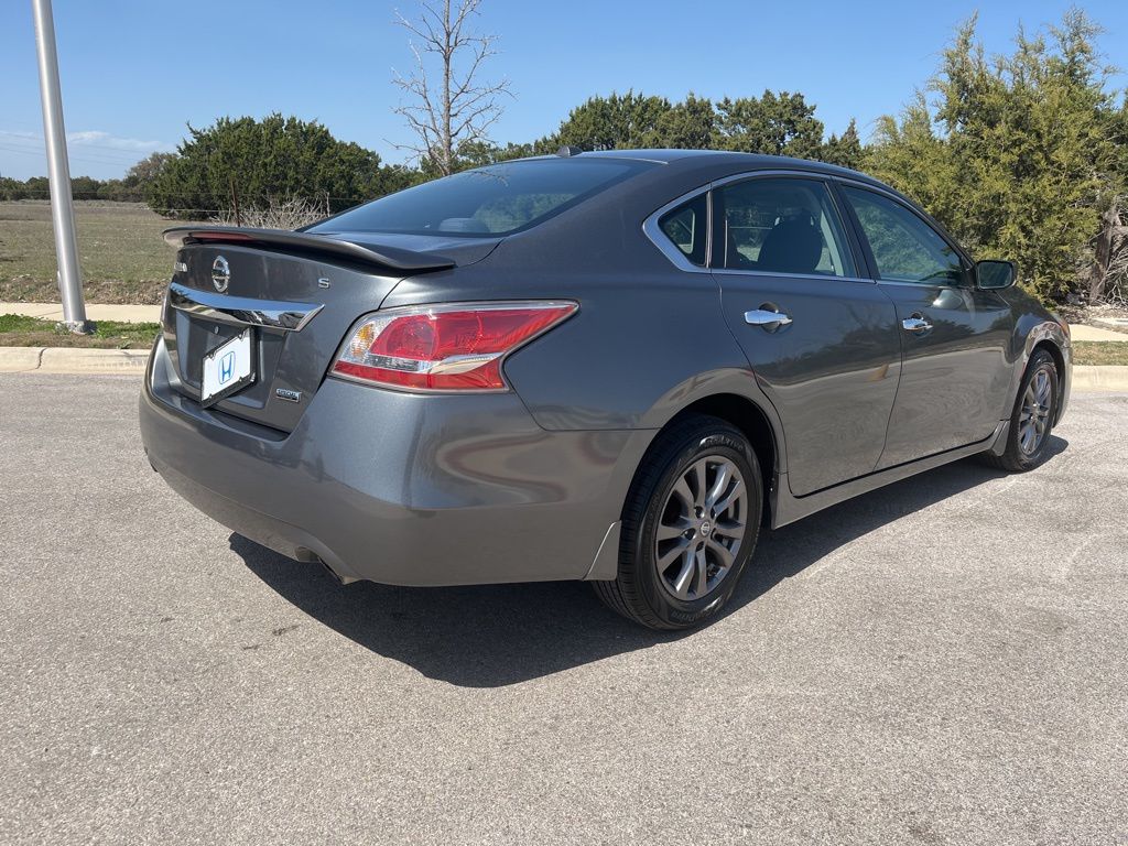 2015 Nissan Altima S 10