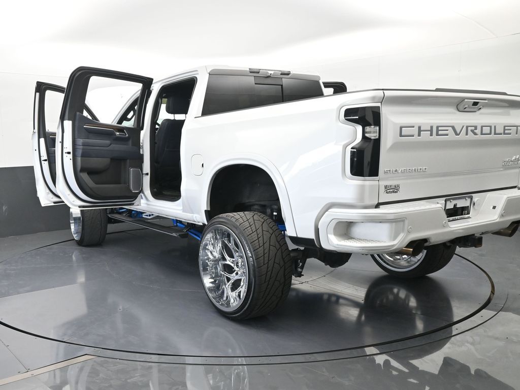 Used 2022 Iridescent Pearl Tricoat Chevrolet High Country image 96