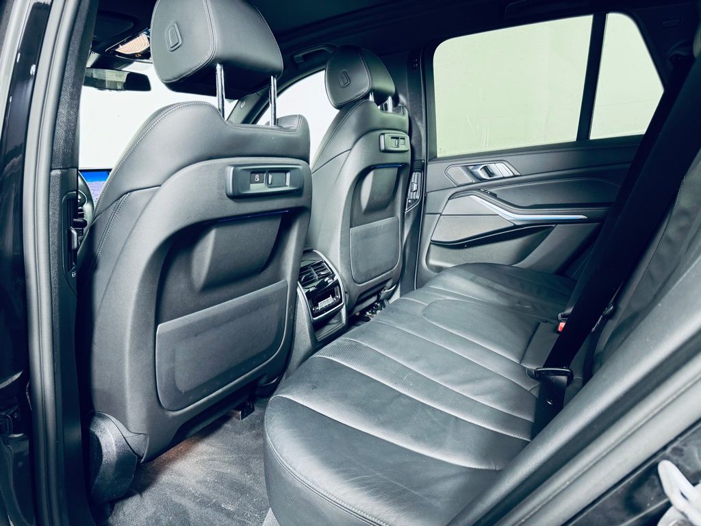 Thumbnail: 2021 BMW X5 - 21