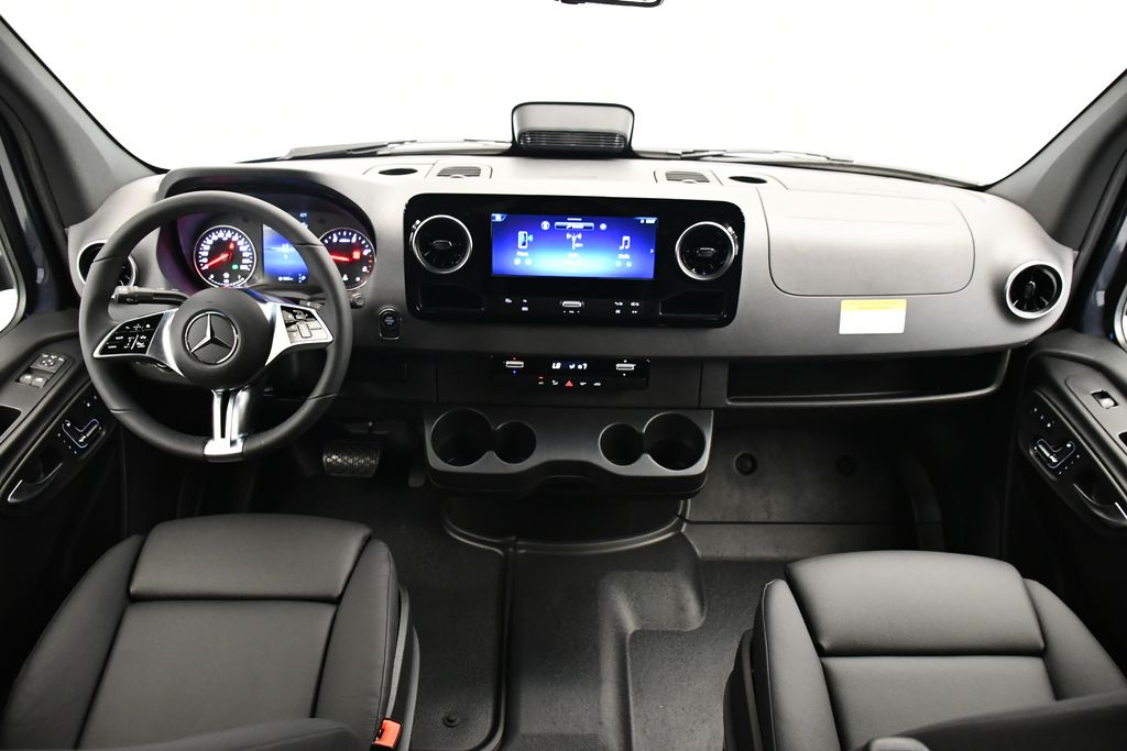 Thumbnail: 2025 Mercedes-Benz Sprinter - 12