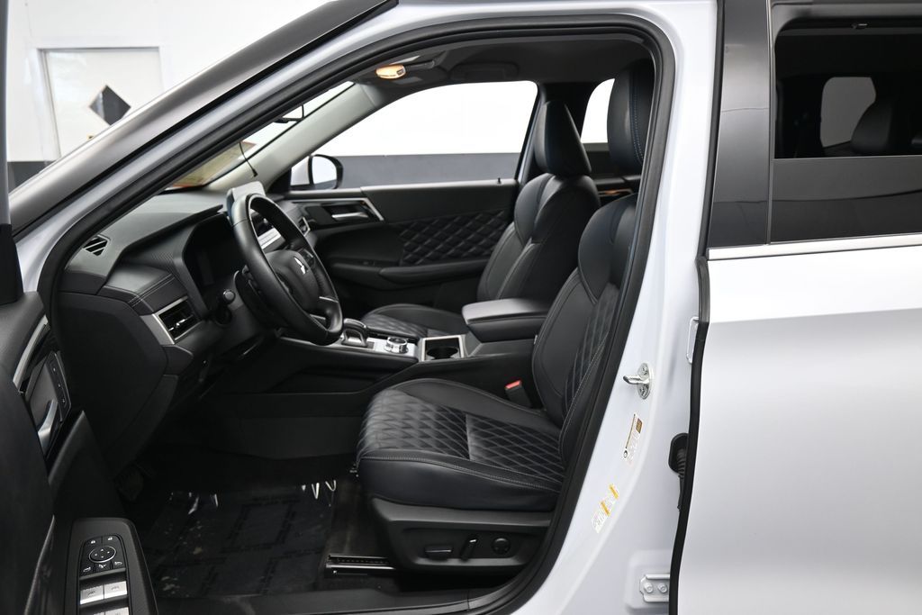 Used 2024 White Mitsubishi SEL image 11