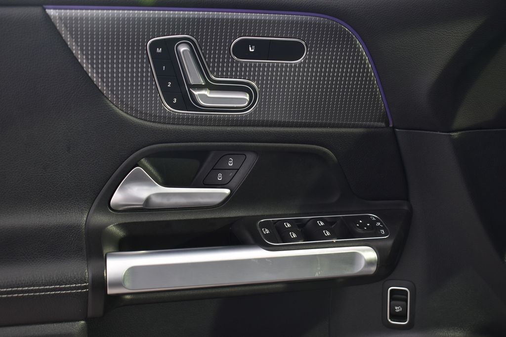 Thumbnail: 2022 Mercedes-Benz GLB - 12