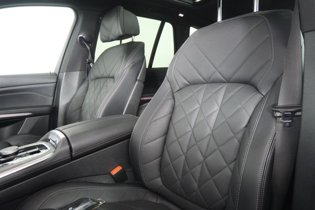 Thumbnail: 2025 BMW X5 - 10